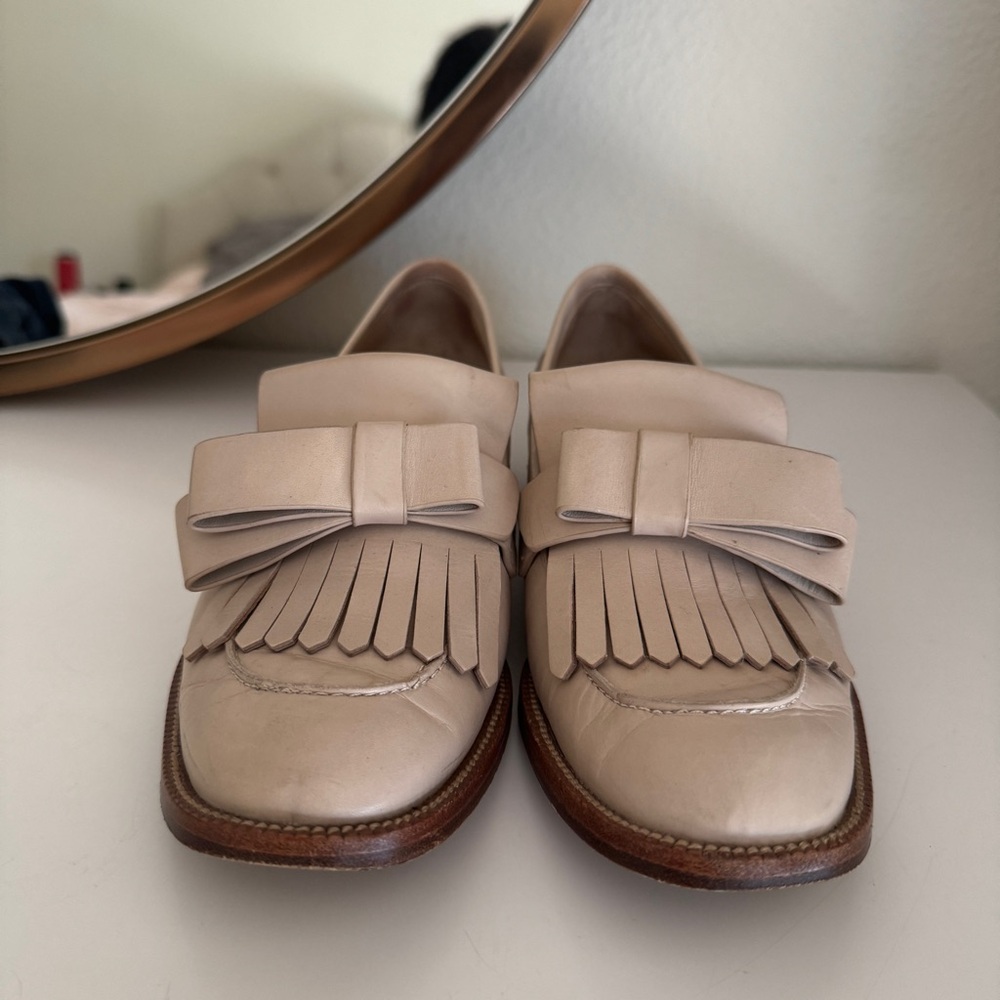 Pour La Victoire Ivory Loafers Size 6.5